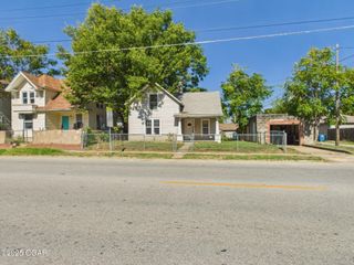 911 W 2nd Street, Joplin, MO 64801