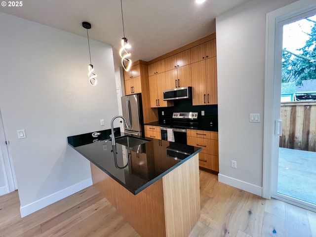 6904 Se Brooklyn St, Portland, OR 97206