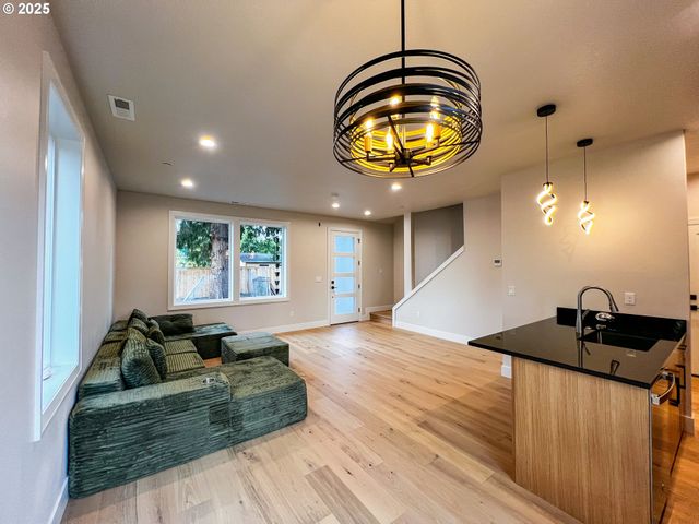 6904 Se Brooklyn St, Portland, OR 97206