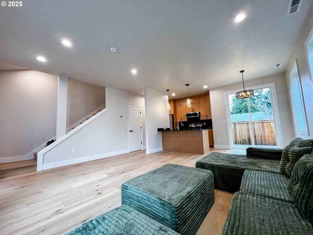 6904 Se Brooklyn St, Portland, OR 97206