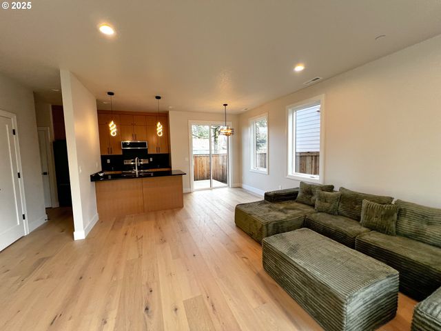 6904 Se Brooklyn St, Portland, OR 97206