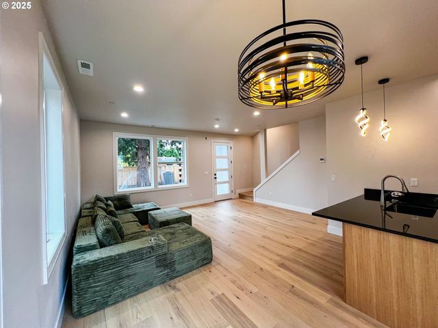 6904 Se Brooklyn St, Portland, OR 97206