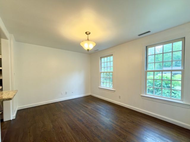 16 Jericho Rd 16, Weston, MA 02493