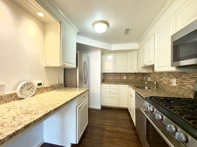 16 Jericho Rd 16, Weston, MA 02493