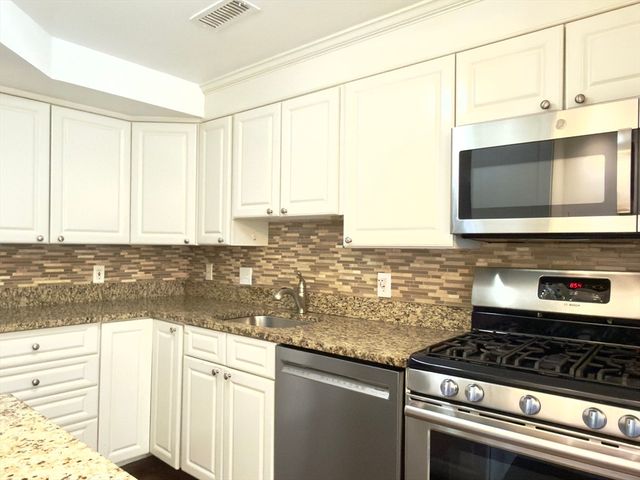 16 Jericho Rd 16, Weston, MA 02493
