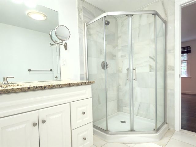 16 Jericho Rd 16, Weston, MA 02493