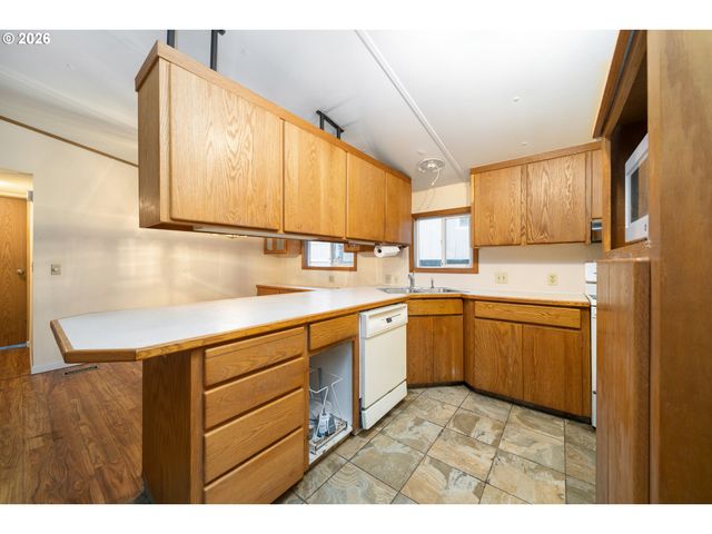 923 S EASY St, Rockaway Beach, OR 97136