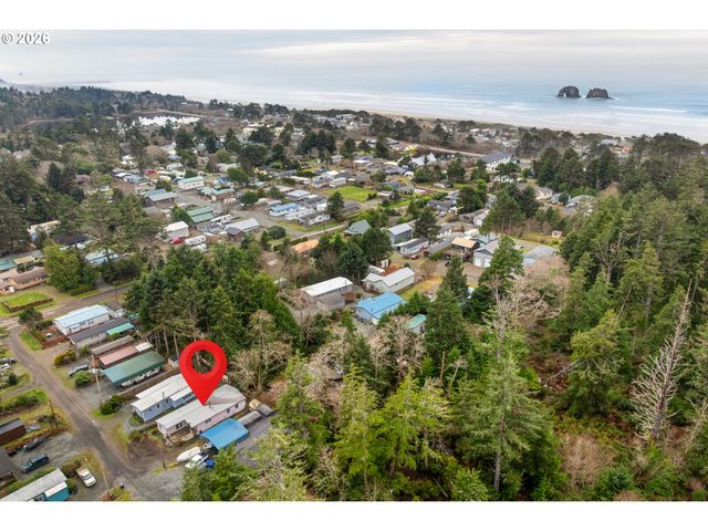 923 S EASY St, Rockaway Beach, OR 97136
