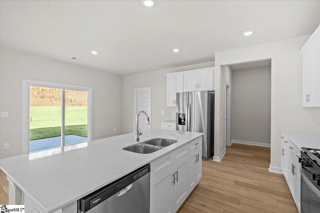 596 Cozy Bluff Road, Spartanburg, SC 29301