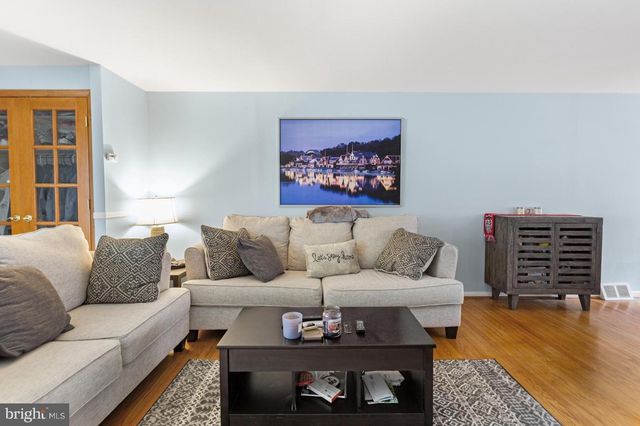 5432 VICARIS ST, Philadelphia, PA 19128