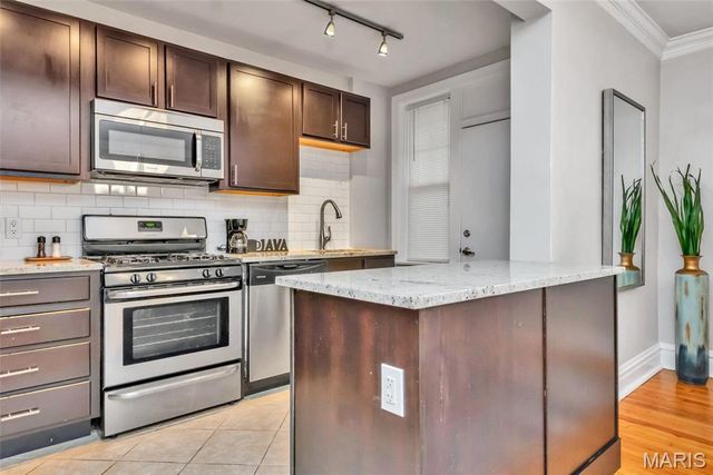 7557 Buckingham, Clayton, MO 63105