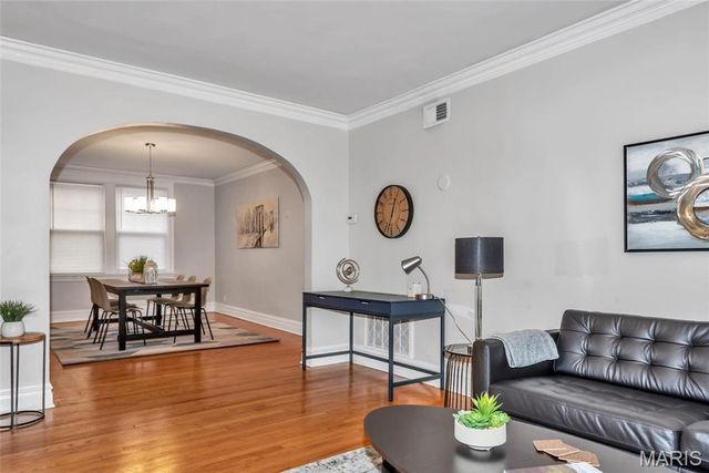 7557 Buckingham, Clayton, MO 63105