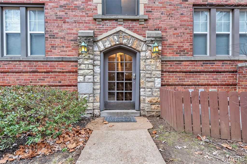 7557 Buckingham, Clayton, MO 63105
