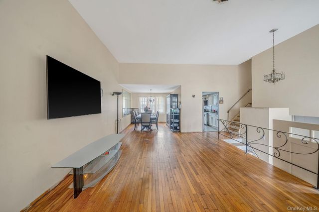 7 Osage Drive, Huntington Station, NY 11746