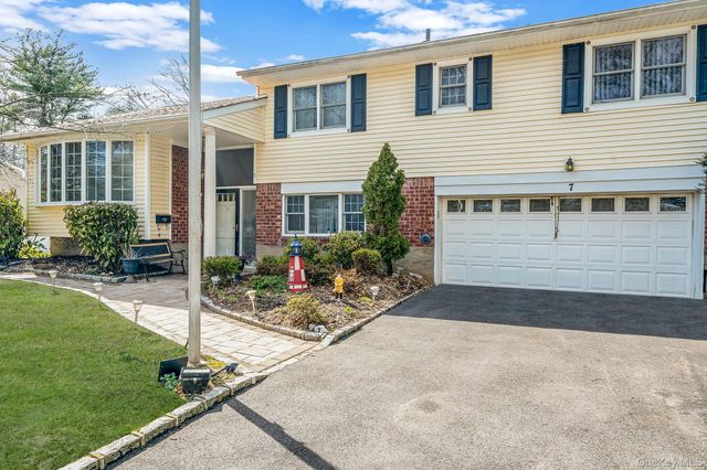 7 Osage Drive, Huntington Station, NY 11746