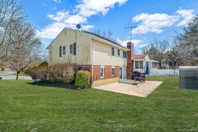 7 Osage Drive, Huntington Station, NY 11746