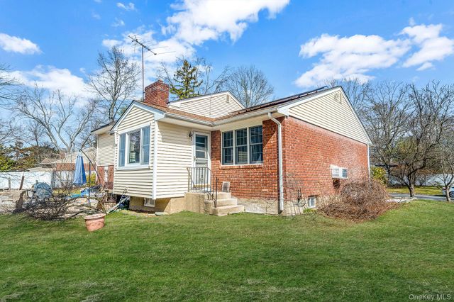 7 Osage Drive, Huntington Station, NY 11746