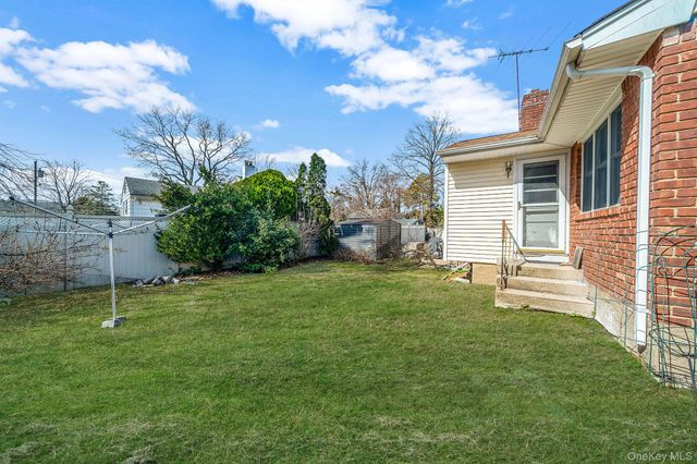 7 Osage Drive, Huntington Station, NY 11746