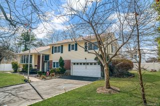 7 Osage Drive, Huntington Station, NY 11746