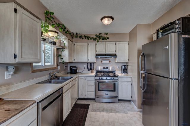 4720 APRES VOUS CT, Rapid City, SD 57703
