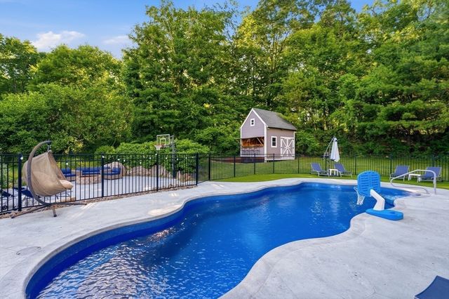 571 Linden St, Boylston, MA 01505