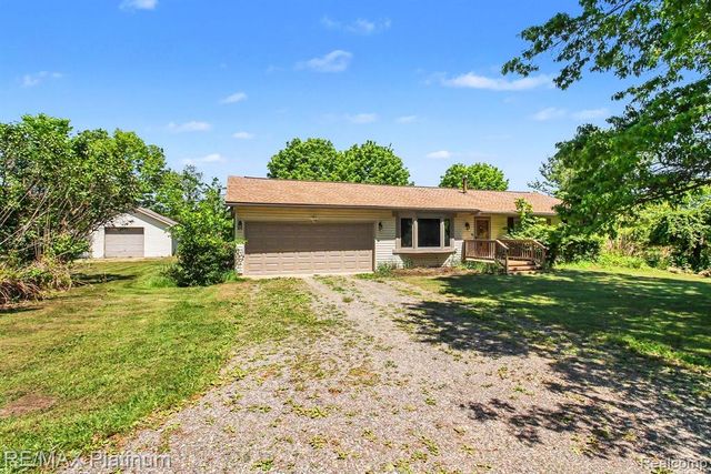 2647 Curdy Road, Howell, MI 48855