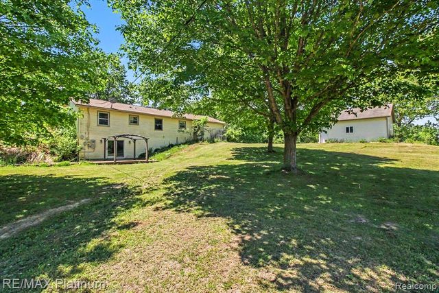 2647 Curdy Road, Howell, MI 48855