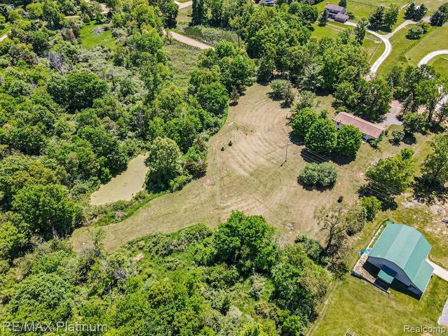 2647 Curdy Road, Howell, MI 48855