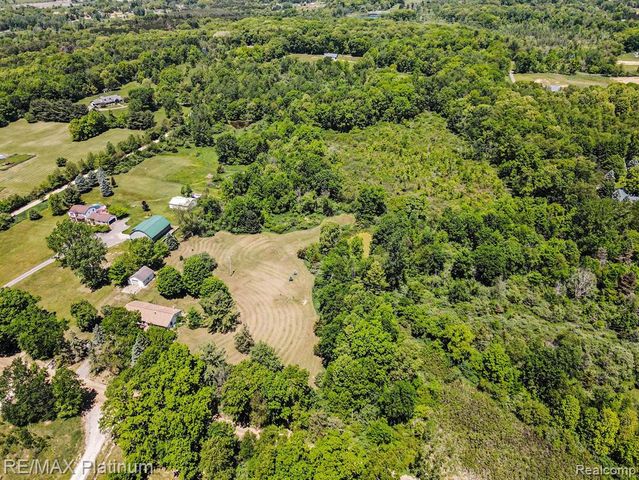 2647 Curdy Road, Howell, MI 48855