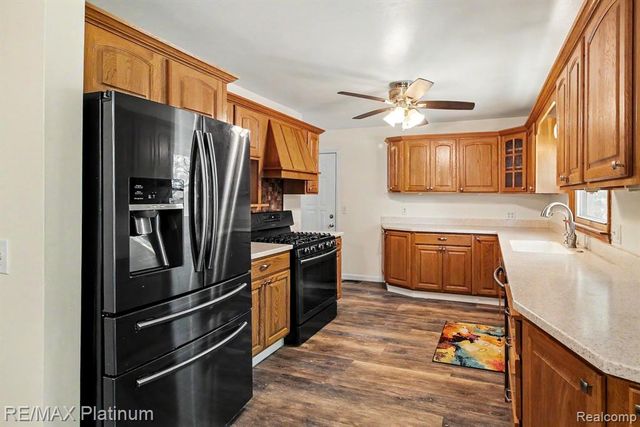 2647 Curdy Road, Howell, MI 48855