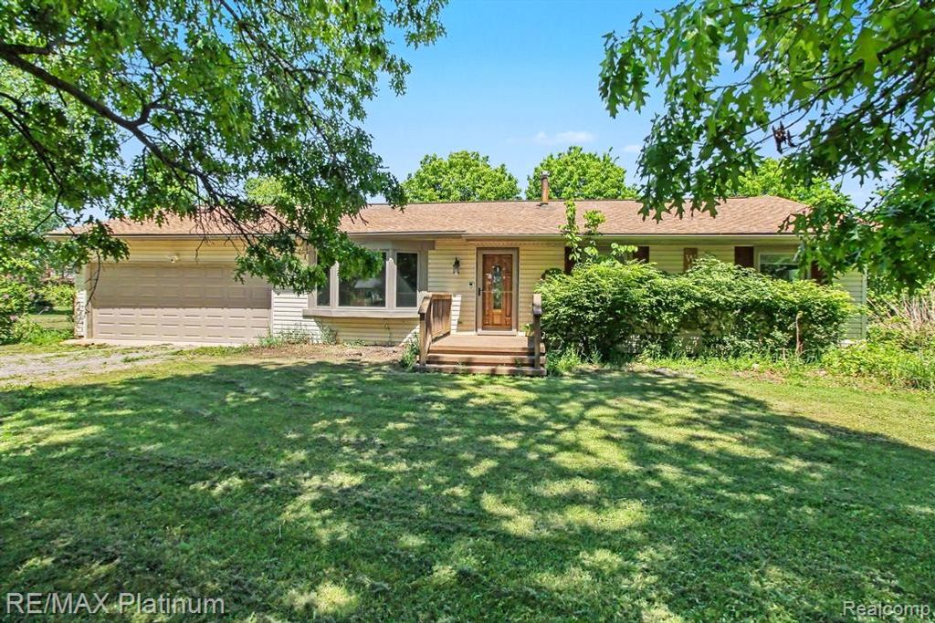 2647 Curdy Road, Howell, MI 48855