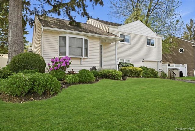 5 Hastings Road, Massapequa, NY 11758