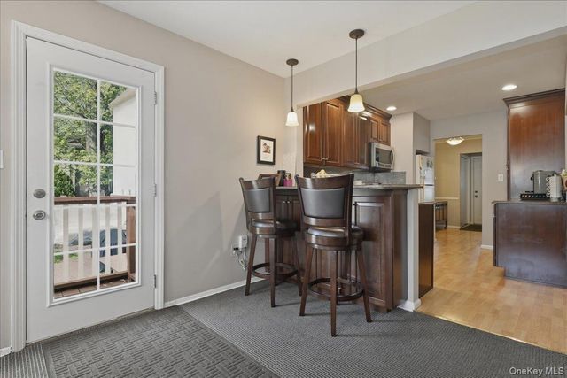 5 Hastings Road, Massapequa, NY 11758