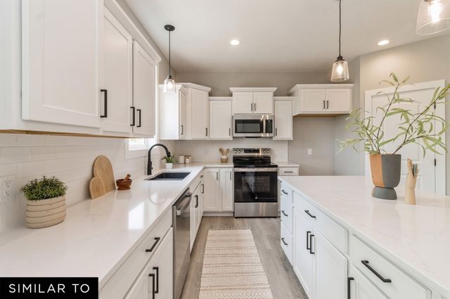 17234 Northview Drive, Urbandale, IA 50323