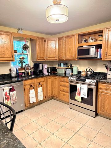401 Ridgefield Cir 401D, Clinton, MA 01510