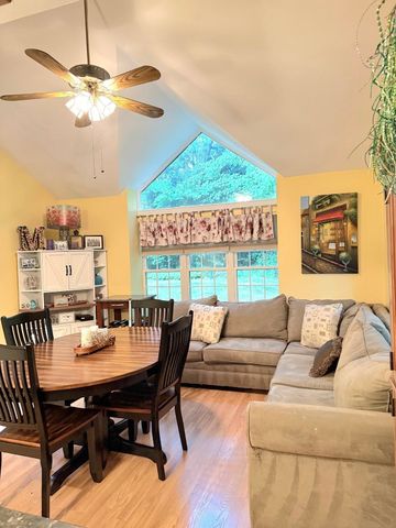 401 Ridgefield Cir 401D, Clinton, MA 01510