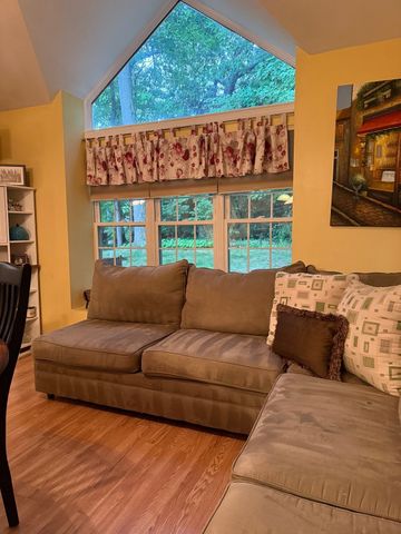 401 Ridgefield Cir 401D, Clinton, MA 01510