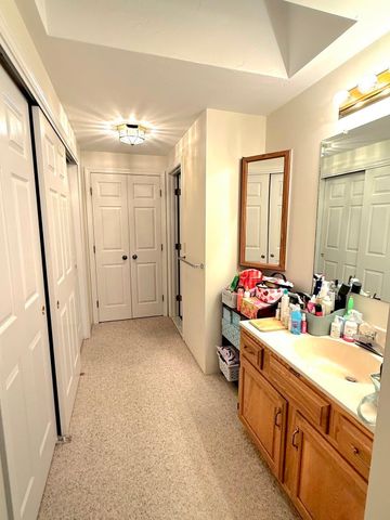 401 Ridgefield Cir 401D, Clinton, MA 01510