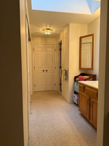 401 Ridgefield Cir 401D, Clinton, MA 01510