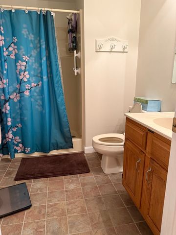 401 Ridgefield Cir 401D, Clinton, MA 01510
