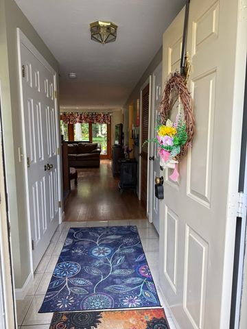 401 Ridgefield Cir 401D, Clinton, MA 01510
