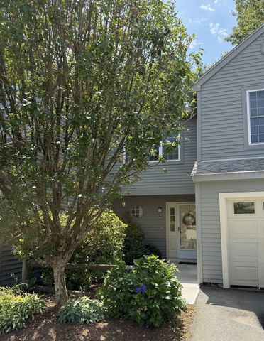 401 Ridgefield Cir 401D, Clinton, MA 01510