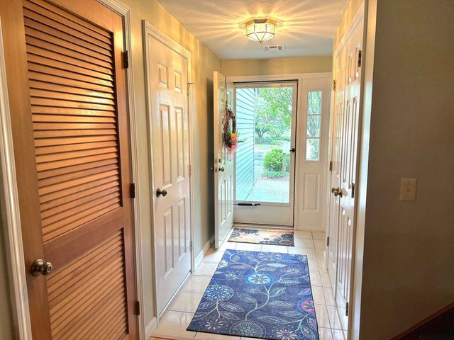 401 Ridgefield Cir 401D, Clinton, MA 01510