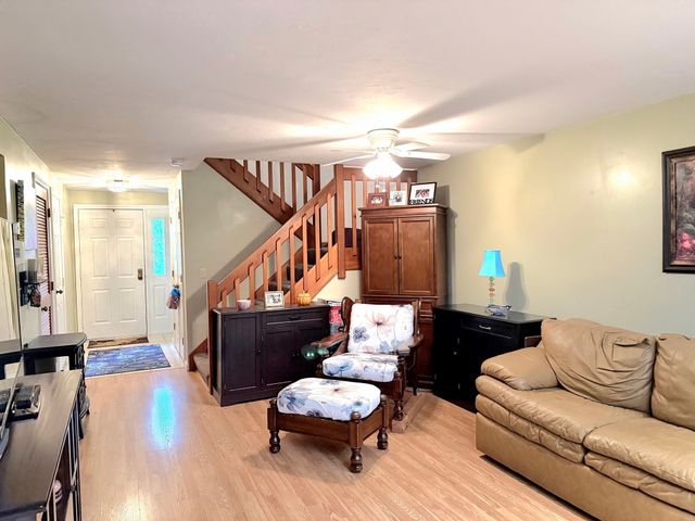 401 Ridgefield Cir 401D, Clinton, MA 01510