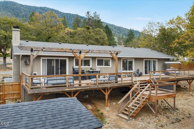 445 Colonial Drive 445 Colonial Drive, Grants Pass, OR 97526
