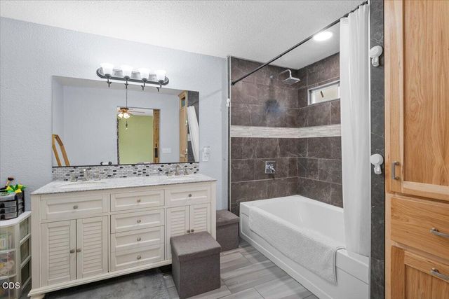445 Colonial Drive 445 Colonial Drive, Grants Pass, OR 97526