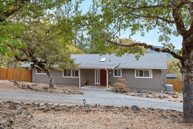 445 Colonial Drive 445 Colonial Drive, Grants Pass, OR 97526