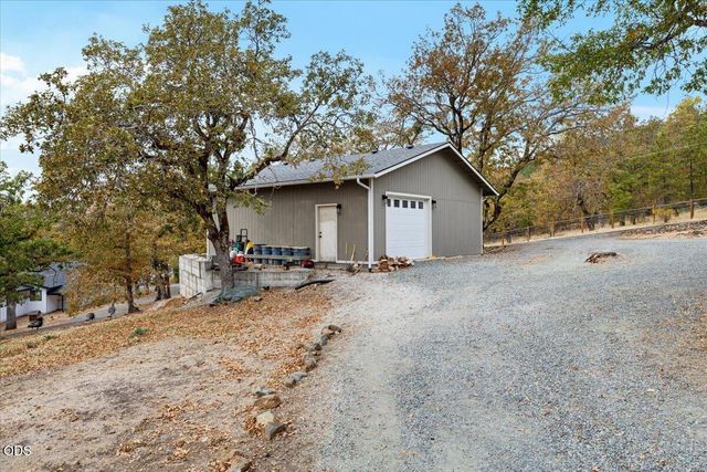 445 Colonial Drive 445 Colonial Drive, Grants Pass, OR 97526