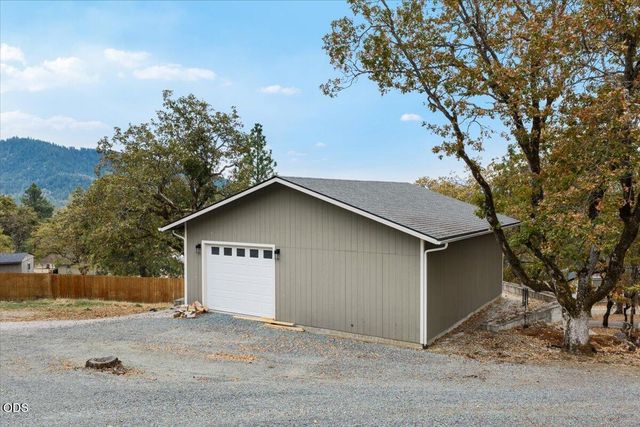 445 Colonial Drive 445 Colonial Drive, Grants Pass, OR 97526