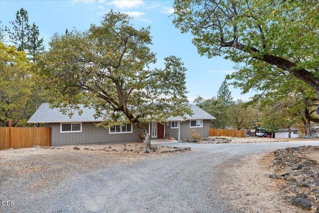 445 Colonial Drive 445 Colonial Drive, Grants Pass, OR 97526
